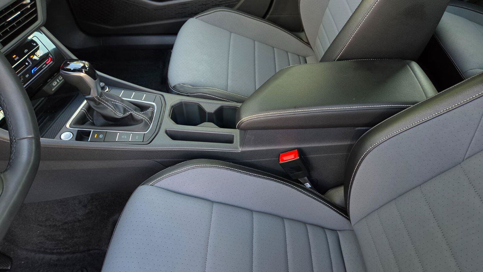 Certified 2026 Volkswagen Jetta SE FWD image 38