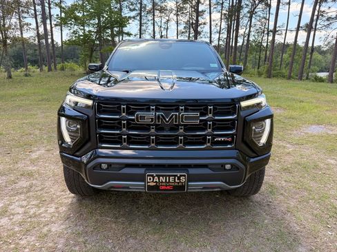 Used 2023 GMC Canyon AT4 w/ Technology Package AWD/4WD image 8