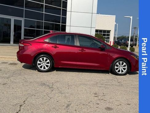 Used 2025 Toyota Corolla LE FWD image 2
