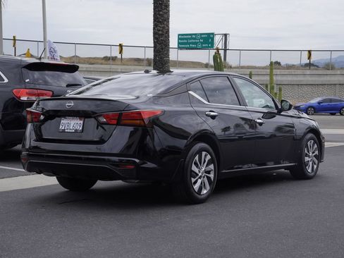 Used 2025 Nissan Altima 2.5 S FWD image 4