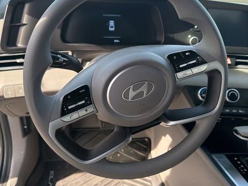 Certified 2025 Hyundai Elantra SE image 10