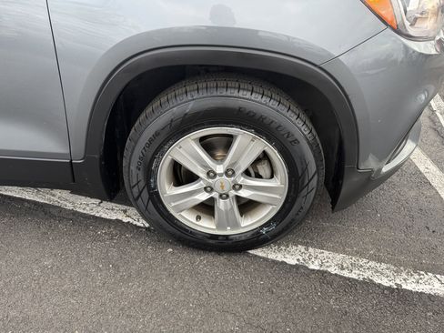 Used 2019 Chevrolet Trax LT w/ LT Convenience Package image 9