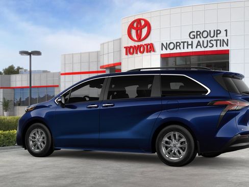 New 2026 Toyota Sienna XLE image 5