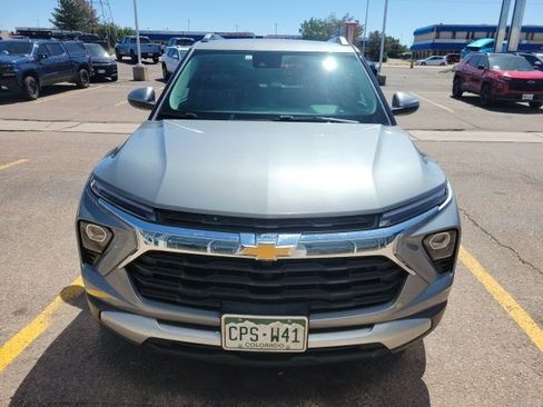 Used 2024 Chevrolet TrailBlazer LT w/ LT Cold Weather Package AWD/4WD image 2