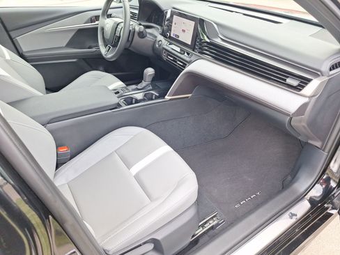 Used 2025 Toyota Camry SE image 33