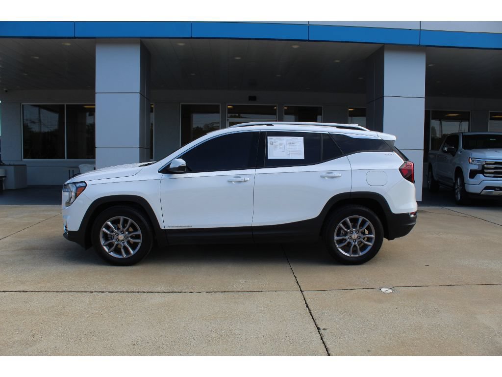 Used 2022 GMC Terrain SLT w/ Infotainment Package II FWD image 2