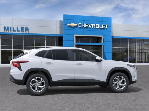 New 2026 Chevrolet Trax LS w/ LS Convenience Package FWD image 41