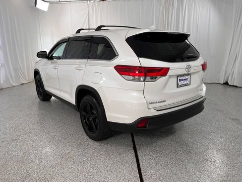 Used 2019 Toyota Highlander Plus AWD/4WD image 9