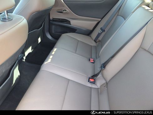 Certified 2025 Lexus ES 300h w/ Premium Package image 28