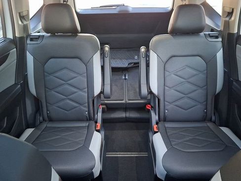 Used 2025 Volkswagen Atlas Peak Edition SE image 19