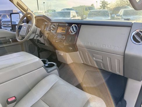 Used 2010 Ford F250 Lariat image 11