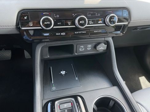 Used 2025 Honda Pilot Touring image 18
