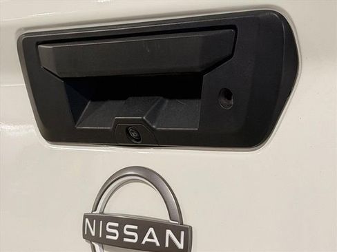 Used 2022 Nissan Frontier SV AWD/4WD image 22