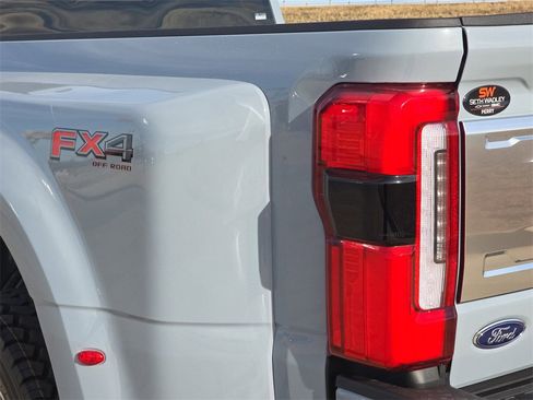 Used 2026 Ford F450 Platinum w/ Platinum Plus Package image 35