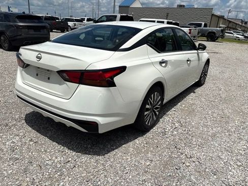 Used 2025 Nissan Altima 2.5 SV FWD image 7
