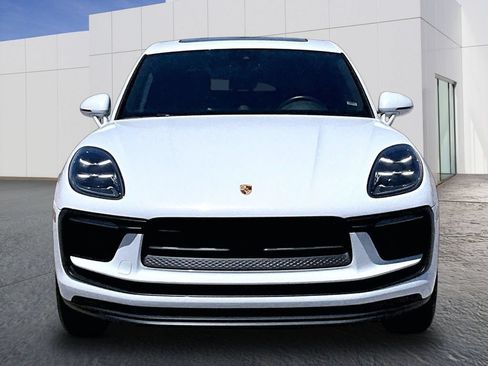 Certified 2024 Porsche Macan AWD/4WD image 9