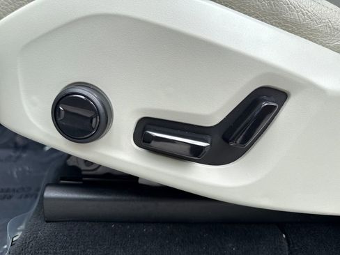 Used 2022 Volvo XC90 T5 Momentum w/ Protection Package Premier image 23