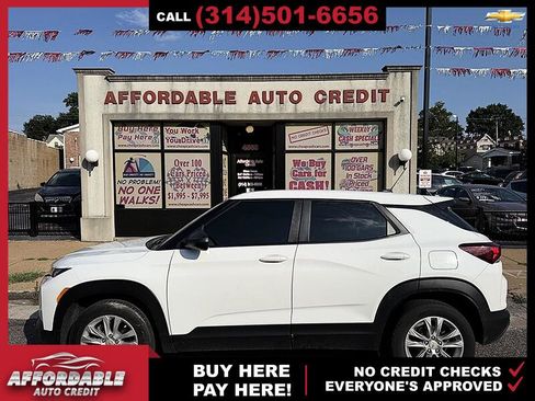 Used 2023 Chevrolet TrailBlazer LS FWD image 2