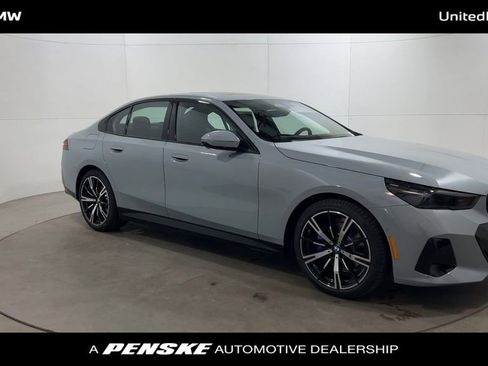 Used 2025 BMW 530i w/ M Sport Package image 2