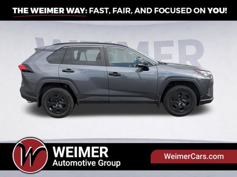 Used 2021 Toyota RAV4 LE AWD/4WD image 4