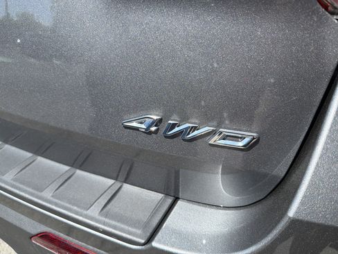 Used 2023 Ford Explorer XLT w/ Class IV Trailer Tow Package AWD/4WD image 8