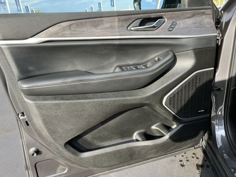 Used 2022 Jeep Grand Cherokee L Limited image 17