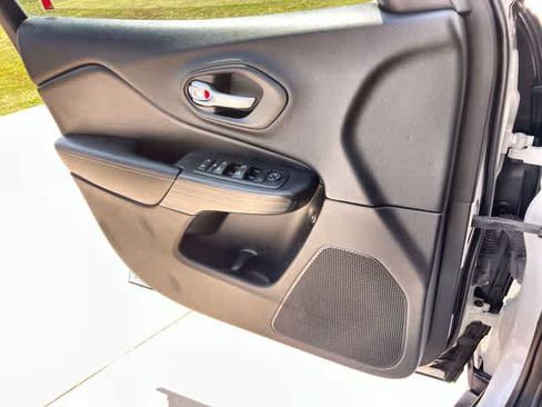 Used 2016 Jeep Cherokee 75th Anniversary FWD image 30