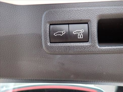 Used 2024 Toyota Venza XLE AWD/4WD image 9