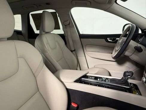 Used 2021 Volvo XC60 T5 Momentum w/ Climate Package image 45