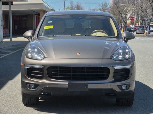 Used 2016 Porsche Cayenne AWD/4WD image 2