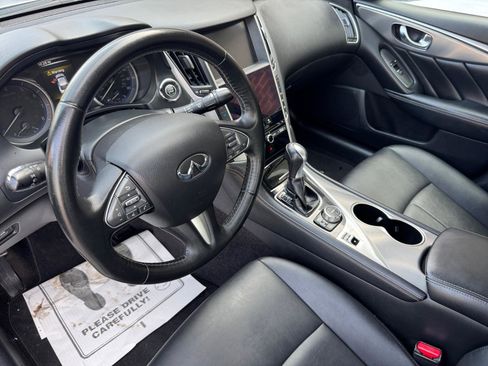 Used 2017 INFINITI Q50 2.0t w/ Moonroof Package image 3