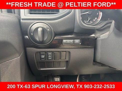 Used 2024 Nissan Titan SV w/ SV Convenience Package RWD image 24