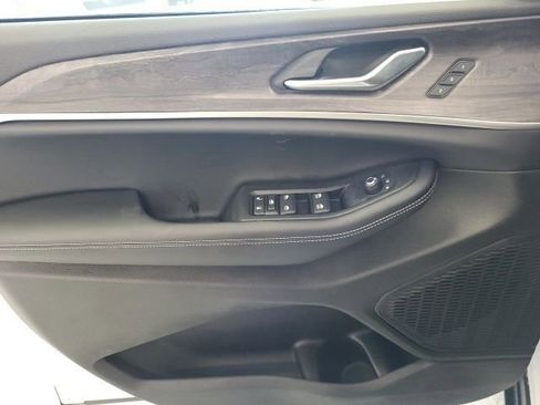 New 2025 Jeep Grand Cherokee L Limited image 19