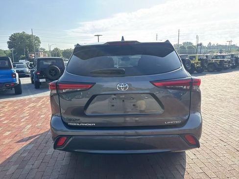 Used 2023 Toyota Highlander Limited FWD image 13