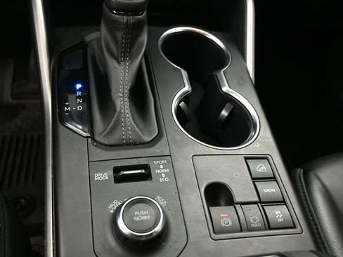 Used 2023 Toyota Highlander XSE image 12