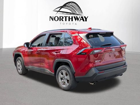 Used 2022 Toyota RAV4 XLE w/ Convenience Package AWD/4WD image 5