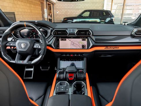 Used 2025 Lamborghini Urus SE AWD/4WD image 22