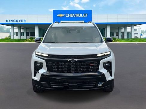 Used 2024 Chevrolet Traverse RS image 2