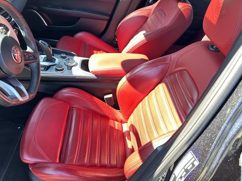 Used 2022 Alfa Romeo Giulia Veloce image 16