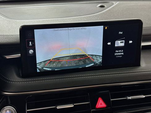 Used 2025 Genesis G70 2.5T image 3