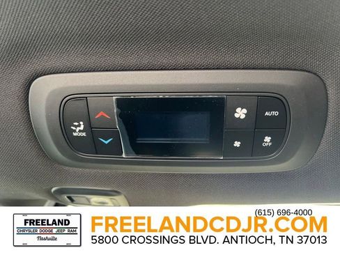 New 2025 Chrysler Pacifica Select image 26