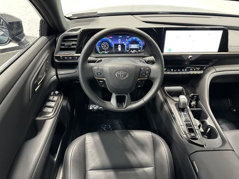 Used 2025 Toyota Crown Signia image 20