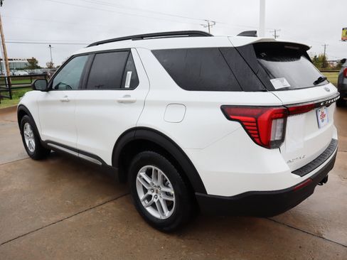 New 2025 Ford Explorer Active image 25