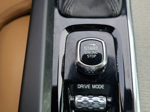 Used 2018 Volvo XC60 T6 Inscription w/ Convenience Package image 38