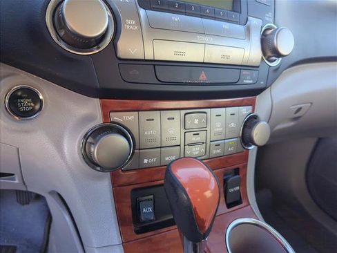Used 2009 Toyota Highlander Limited w/ Extra Value Pkg 7 AWD/4WD image 18