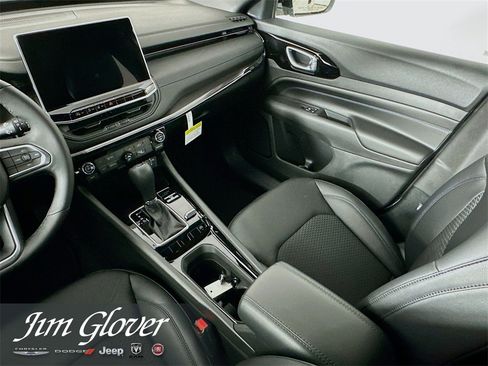 New 2026 Jeep Compass Latitude image 19