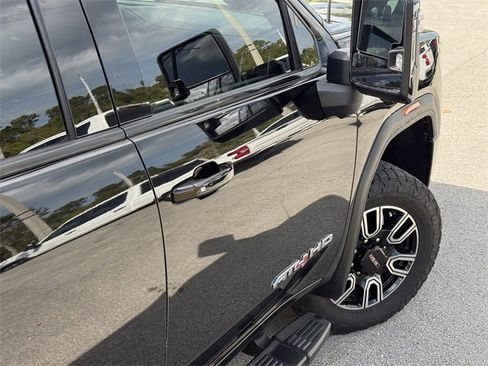 Used 2022 GMC Sierra 2500 AT4 image 9