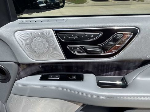 Certified 2020 Lincoln Navigator Reserve w/ Luxury Package RWD image 16