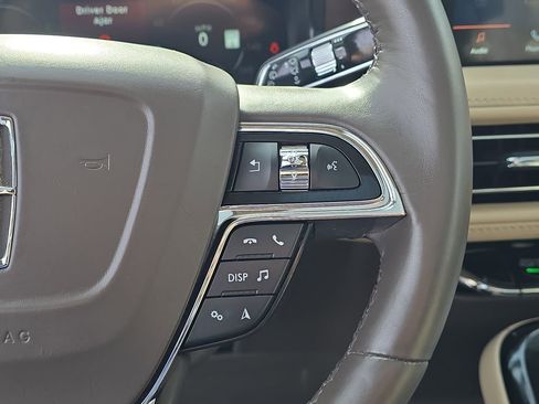 Used 2022 Lincoln Nautilus Reserve AWD/4WD image 25