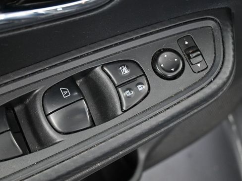 Used 2021 Nissan Versa SV FWD image 22